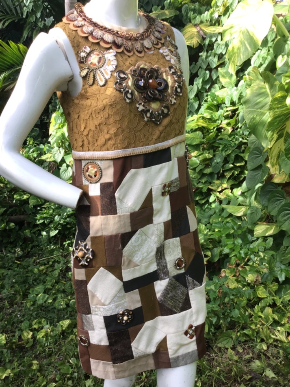 Vintage Chloe lace and beaded Dress with stunning design - Picture 10 of 11